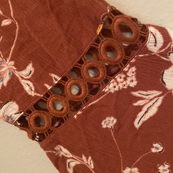 Maurices Dark Mauve Floral Kimono with Lace and Cutout Details [Size: XL] - Picture 3 of 6